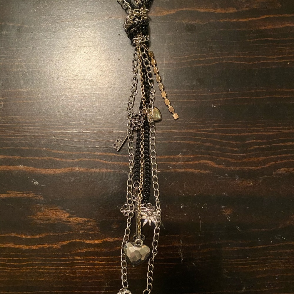 Long chain guess necklace - Picture 2 of 2